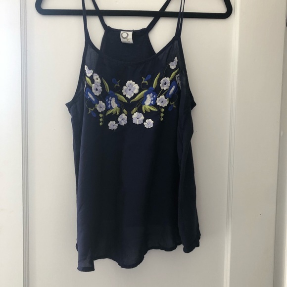 Embroidered Tank Top - Picture 2 of 5